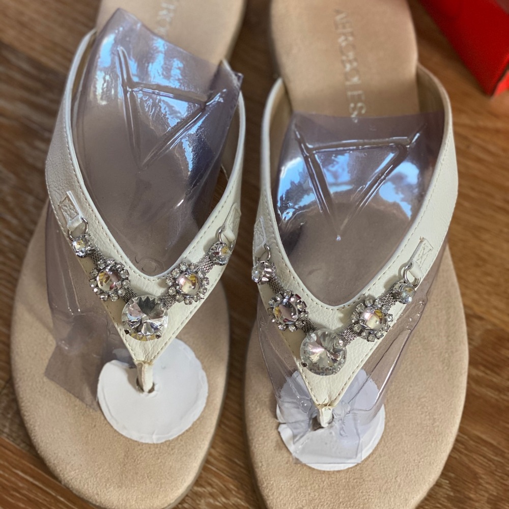 Aerosoles Size 9 Sandals in White BRAND NEW
